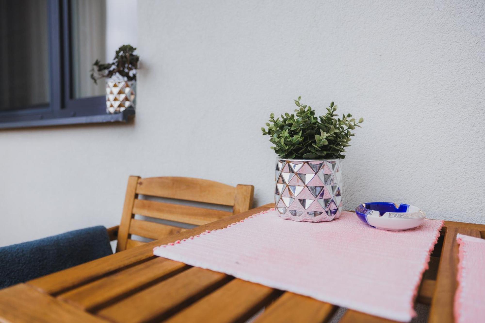 Rose Luxury Apartment & 24H Self Check-In With Private Parking Banska Bystrica Luaran gambar